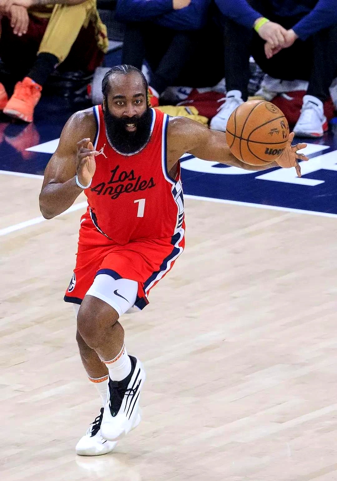 包含洛杉矶快船迎亚冠关键赛，加时末段手感冰凉，态度坚定，球探报告显示潜力的词条